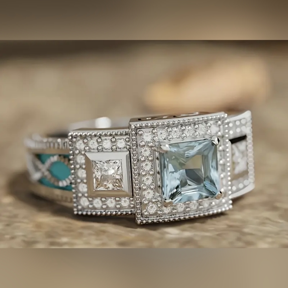 New Elegant Silver and Turquoise Colored Women's Ring, Size 7, T2B3A